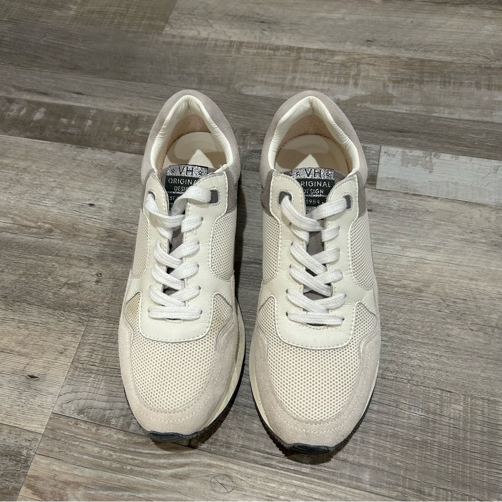 Sneakers - Picture 3 of 4